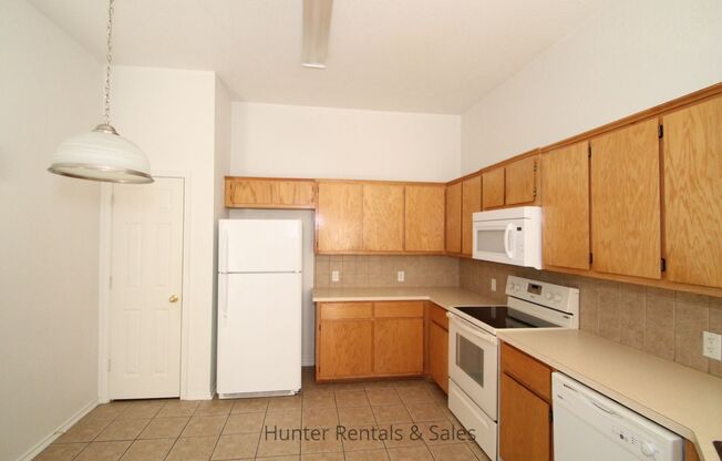 3 beds, 2 baths, $1,250, Unit Unit A