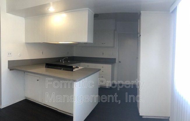 137 1/2 E 223 ST