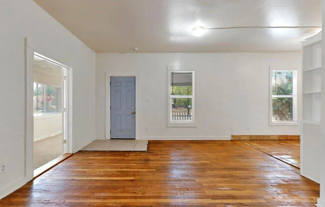 2 beds, 1 bath, 900 sqft, $1,400, Unit 823 11th Street NW
