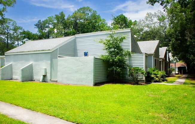 1 bed, 1 bath, 600 sqft, $899, Unit 8215-5