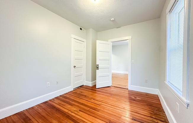 4 beds, 1 bath, 1,400 sqft, $2,900, Unit 2