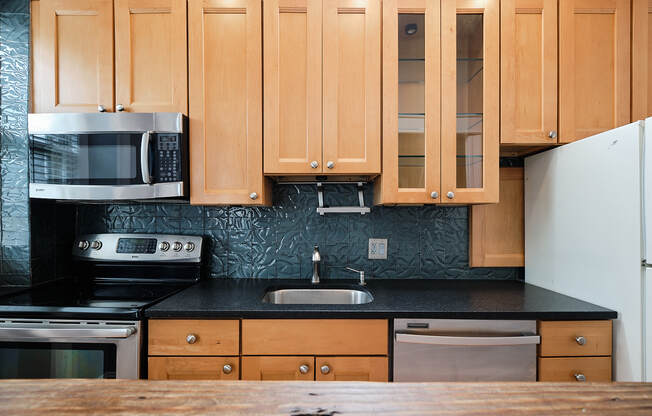 3420 16 ST NW