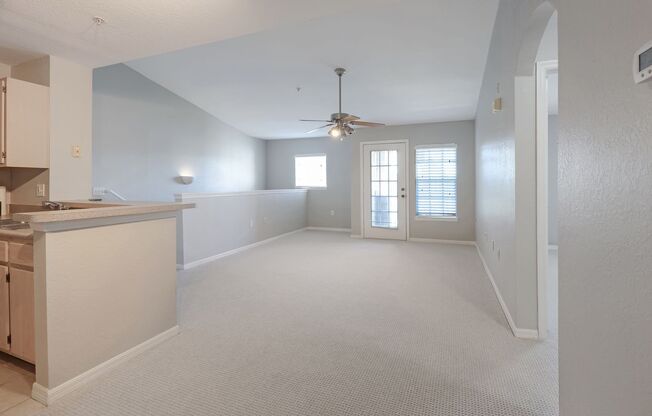 Pet-friendly 1-Bedroom with Screened-In Balcony and Community Pool Inn Lakewood Ranch!!