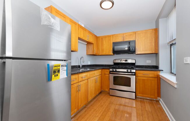 3 beds, 1 bath, $1,550, Unit 6156-3C