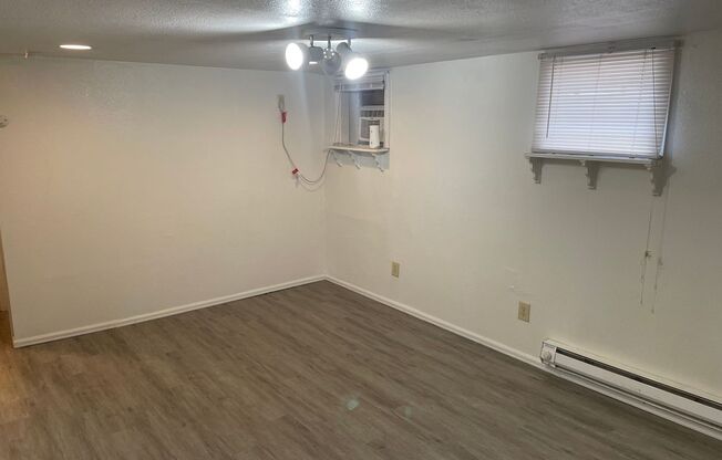2 beds, 1 bath, 864 sqft, $1,200, Unit Unit 1/2