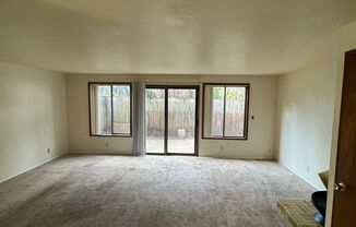 3 beds, 1 bath, 1,100 sqft, $1,600, Unit 2211