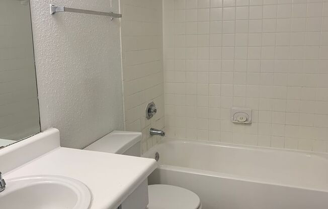 2 beds, 2 baths, 1,038 sqft, $1,085, Unit 0804