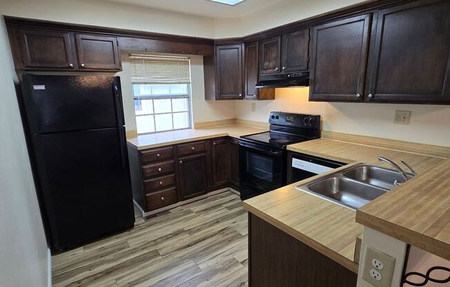Stunning Townhome with Prime Location and Modern Features!