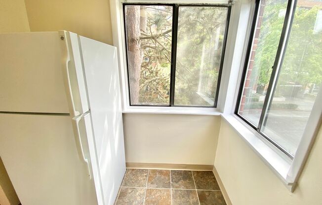 Studio, 1 bath, 390 sqft, $1,495, Unit 05