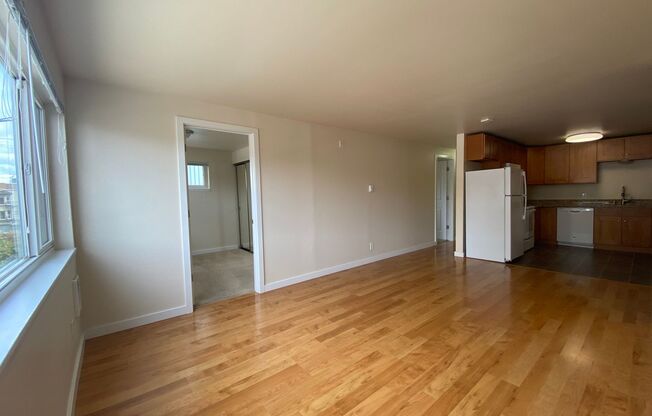 2 beds, 1 bath, 675 sqft, $2,595, Unit 402