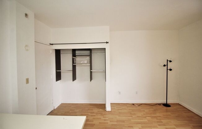 Cozy Mt Vernon Efficiency Studio w/ W/D in Bldg & A/C! Available 6/16