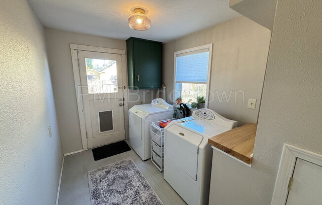 2 beds, 1 bath, 904 sqft, $2,190