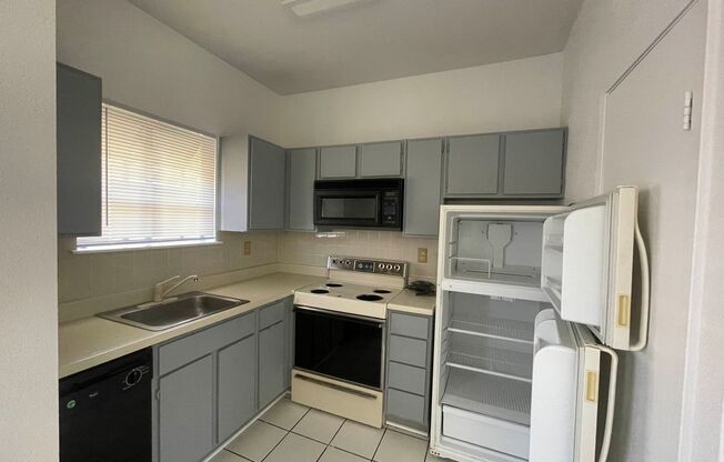 Studio, 1 bath, 432 sqft, $895, Unit 30