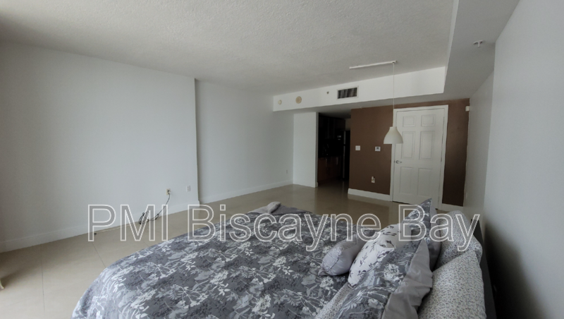 1750 N Bayshore Dr