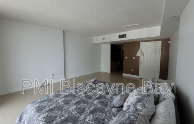 1750 N Bayshore Dr
