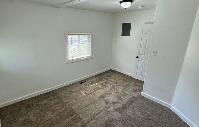 3 beds, 1 bath, $2,100