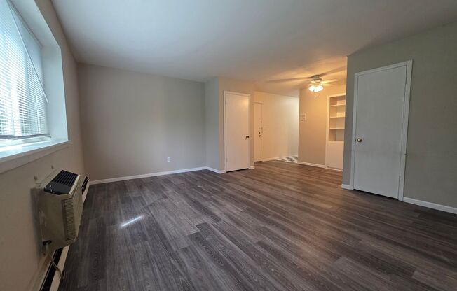 2 beds, 1 bath, $1,425, Unit 112