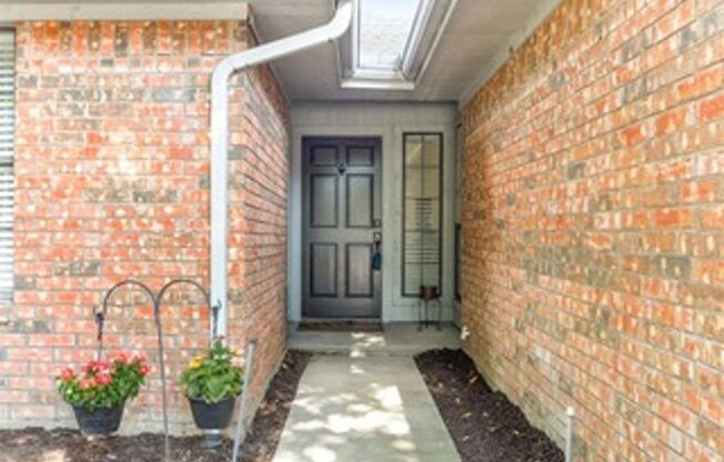 Beautiful 3 bedroom home in Green Leaf/Arlington - Zoned to Mansfield ISD