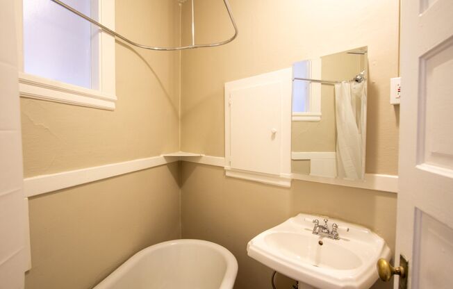 Studio, 1 bath, $1,025, Unit 67