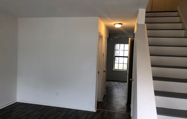 Townhouse unit in trendy Summerville