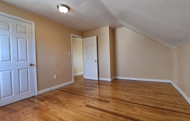 3 beds, 1 bath, 947 sqft, $1,850, Unit 3