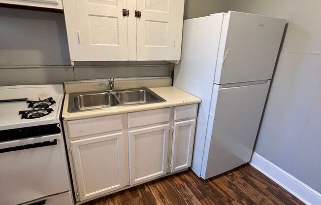 1 bed, 1 bath, $945, Unit Apt 2 Rear