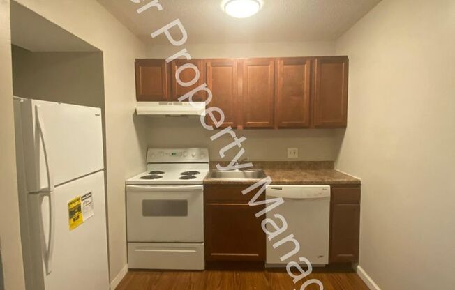 1 bed, 1 bath, $850, Unit 2140 Hampton Ave #201