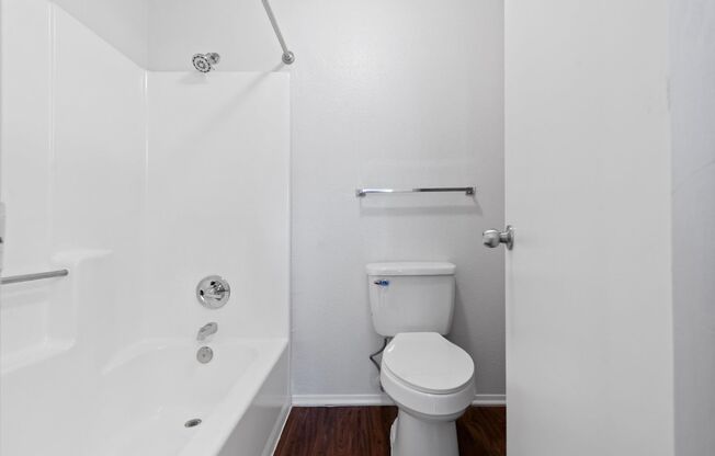 2 beds, 2 baths, $1,470, Unit D-7