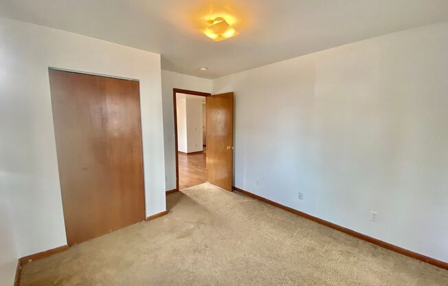 3 beds, 1 bath, $1,550, Unit 6