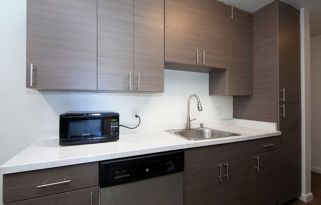 2 beds, 2 baths, 918 sqft, $2,895, Unit 27-14