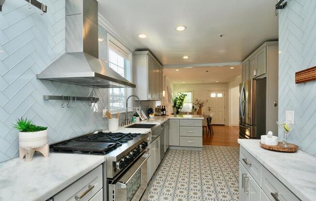 Executive style living with excellent location! 525 9th Ave