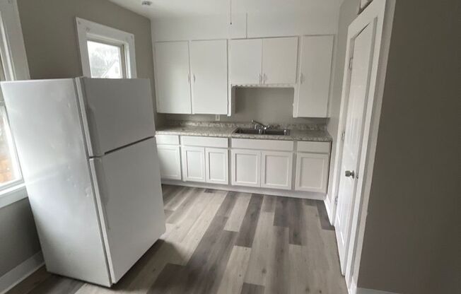 3 beds, 1 bath, $1,150, Unit 3598 West 48th UP