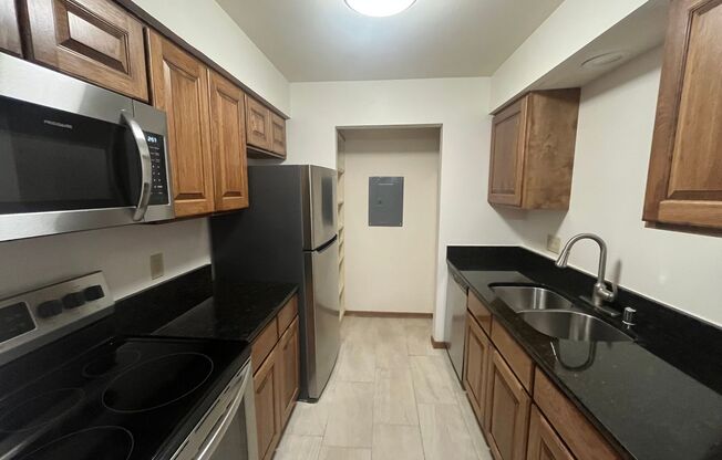 2 beds, 1 bath, 965 sqft, $1,715, Unit 7733CA