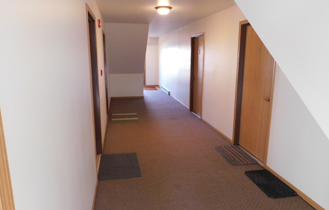 2 beds, 1 bath, $985, Unit 215-08