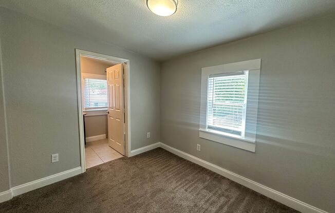 2 beds, 2 baths, 946 sqft, $1,600, Unit Unit 4