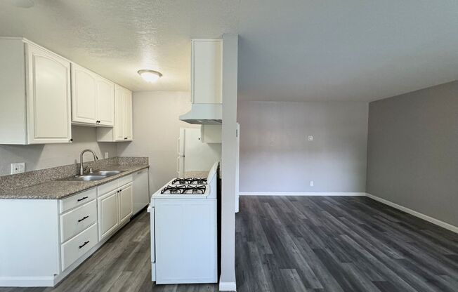Oak Plaza Apartments
