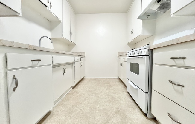 2 beds, 1 bath, $1,695