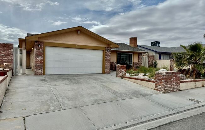 Home for Rent! 3beds W/ Pool! Recently renovated