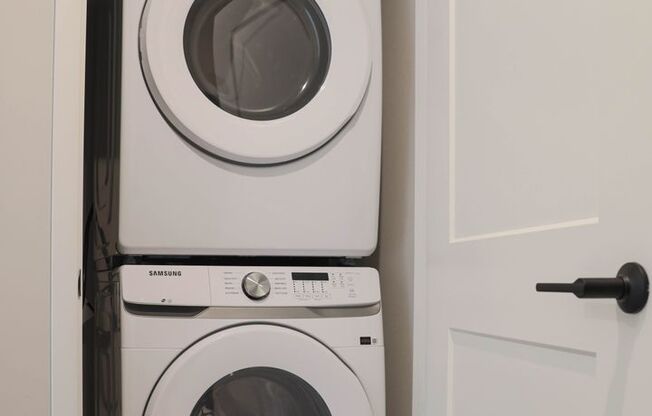 2 beds, 2 baths, 952 sqft, $2,200, Unit 201