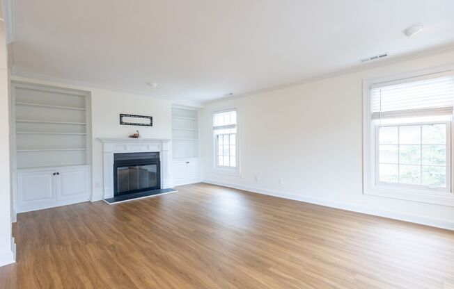 Charming 3 BR/2.5 BA 2-Level Condo in Cathedral Heights!