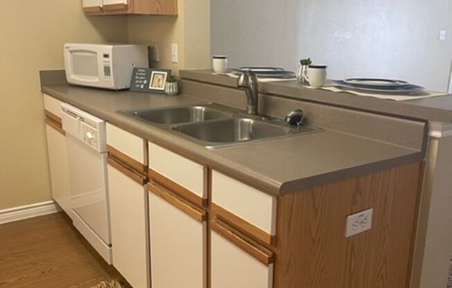 1 bed, 1 bath, 649 sqft, $799