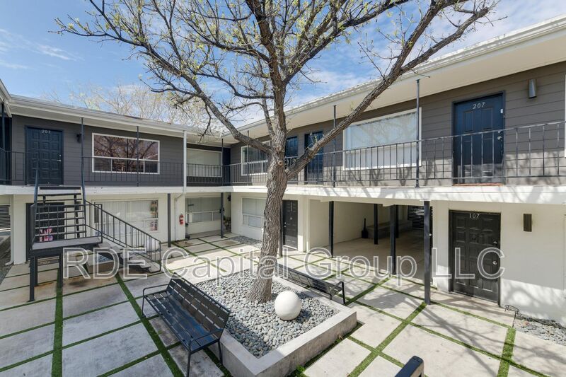 2808 THROCKMORTON ST