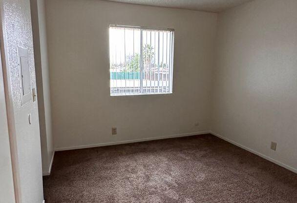 Studio, 1 bath, 450 sqft, $1,110, Unit 182