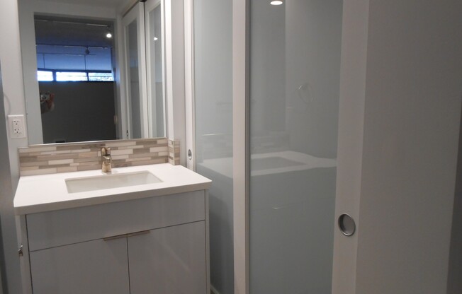 Studio, 1 bath, 585 sqft, $1,660, Unit 306
