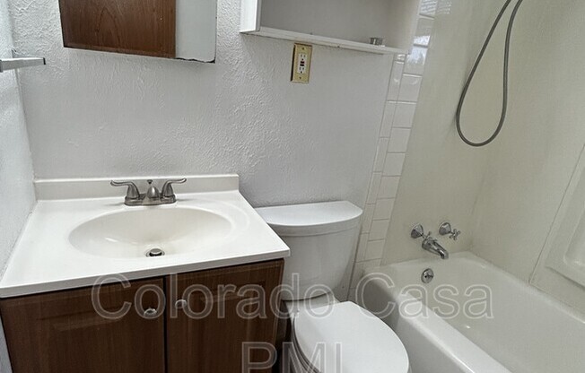 2 beds, 1 bath, 816 sqft, $1,350