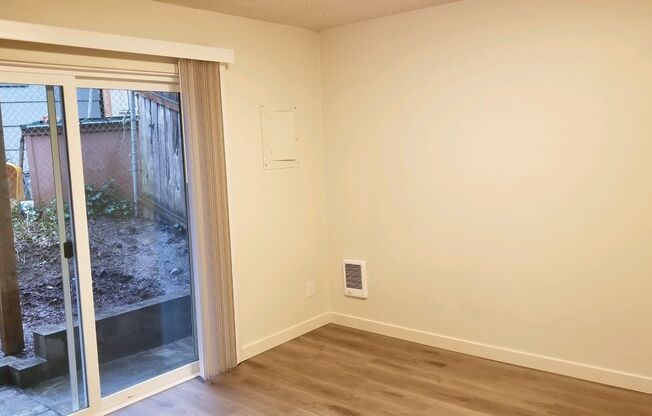 2 beds, 1 bath, 850 sqft, $1,425, Unit Twin Fir Apartments