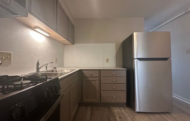 1 bed, 1 bath, 575 sqft, $973, Unit 71