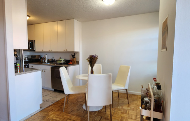 2 beds, 1 bath, $5,250, Unit 14B