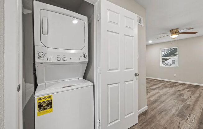 2 beds, 1 bath, 750 sqft, $1,145, Unit 8