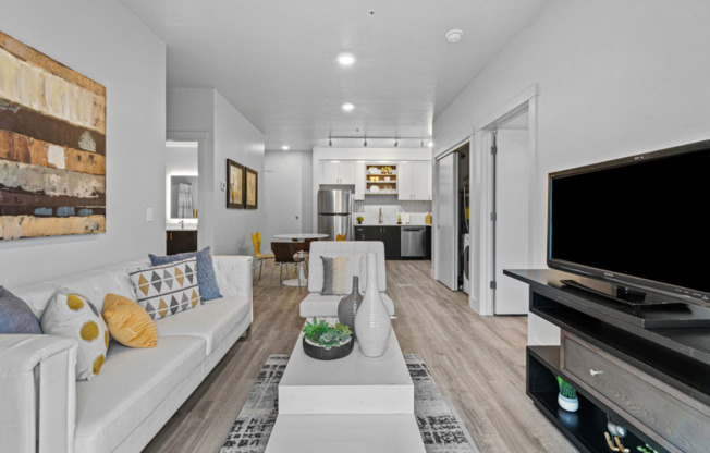 2 beds, 2 baths, 754 sqft, $1,399, Unit 5518-307